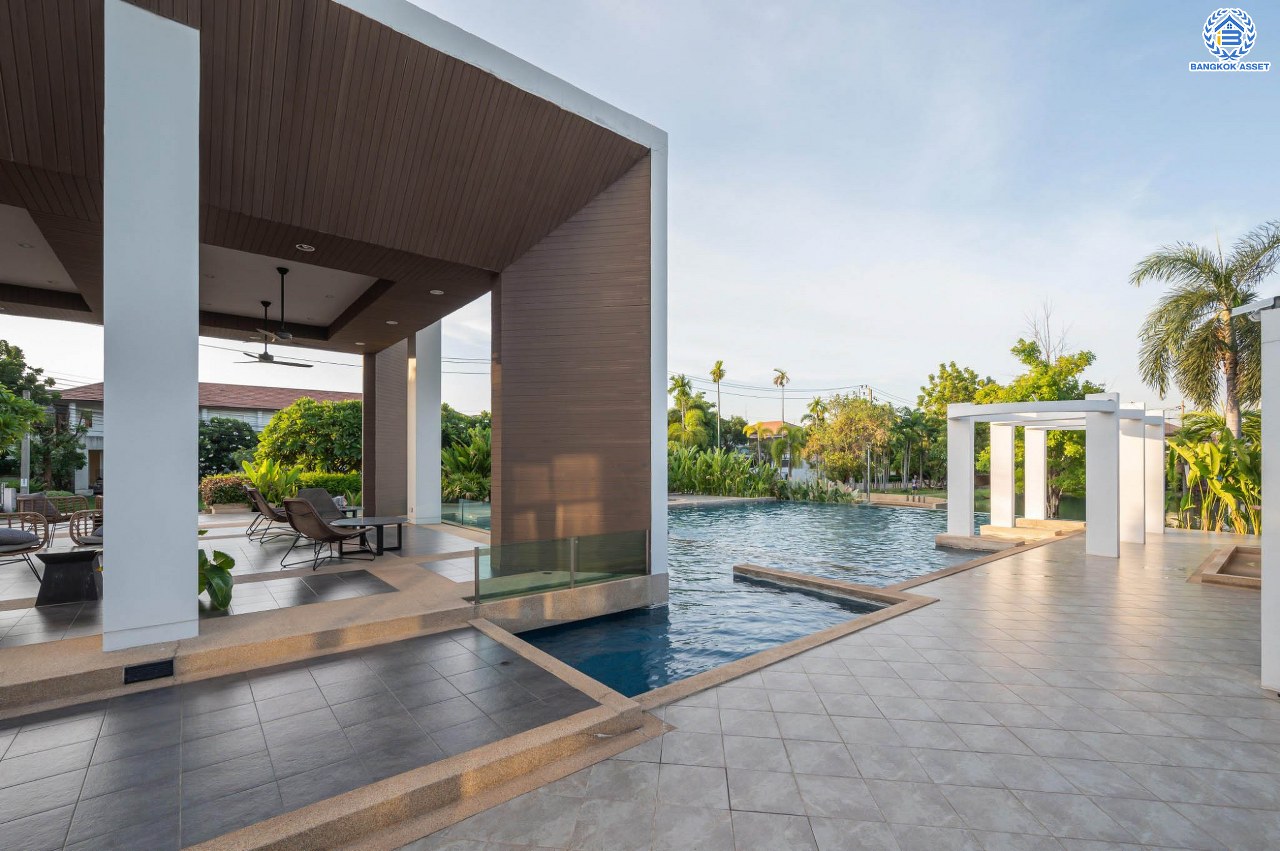 บ้านมือสองตกแต่งใหม่ โครงการ เดอะเวอรีเดียนโฮม กาญจนาภิเษก เนื้อที่กว้าง 75 ตร.ว. ฟังก์ชัน 3 ห้องนอน 4 ห้องน้ำ 1 ห้องอเนกประสงค์ 1 ห้องแม่บ้าน จอดรถได้ 2 จอด บนทำเลดี ติดถนนกาญจนาภิเษก เชื่อมต่อถนนรัตนาธิเบศร์ ถนนนครอินทร์ ถนนกาญจนาภิเษก ใกล้รถไฟฟ้าสายสีม่วง "สถานีตลาดบางใหญ่" และจุดขึ้นทางด่วน "ศรีรัช"...